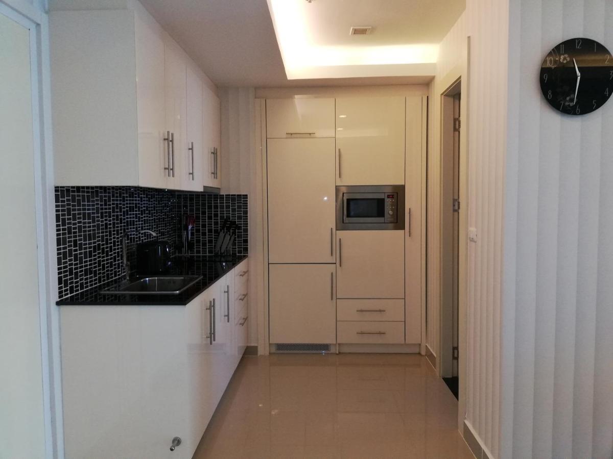 Cosy Beach View Apartments Pattaya Esterno foto