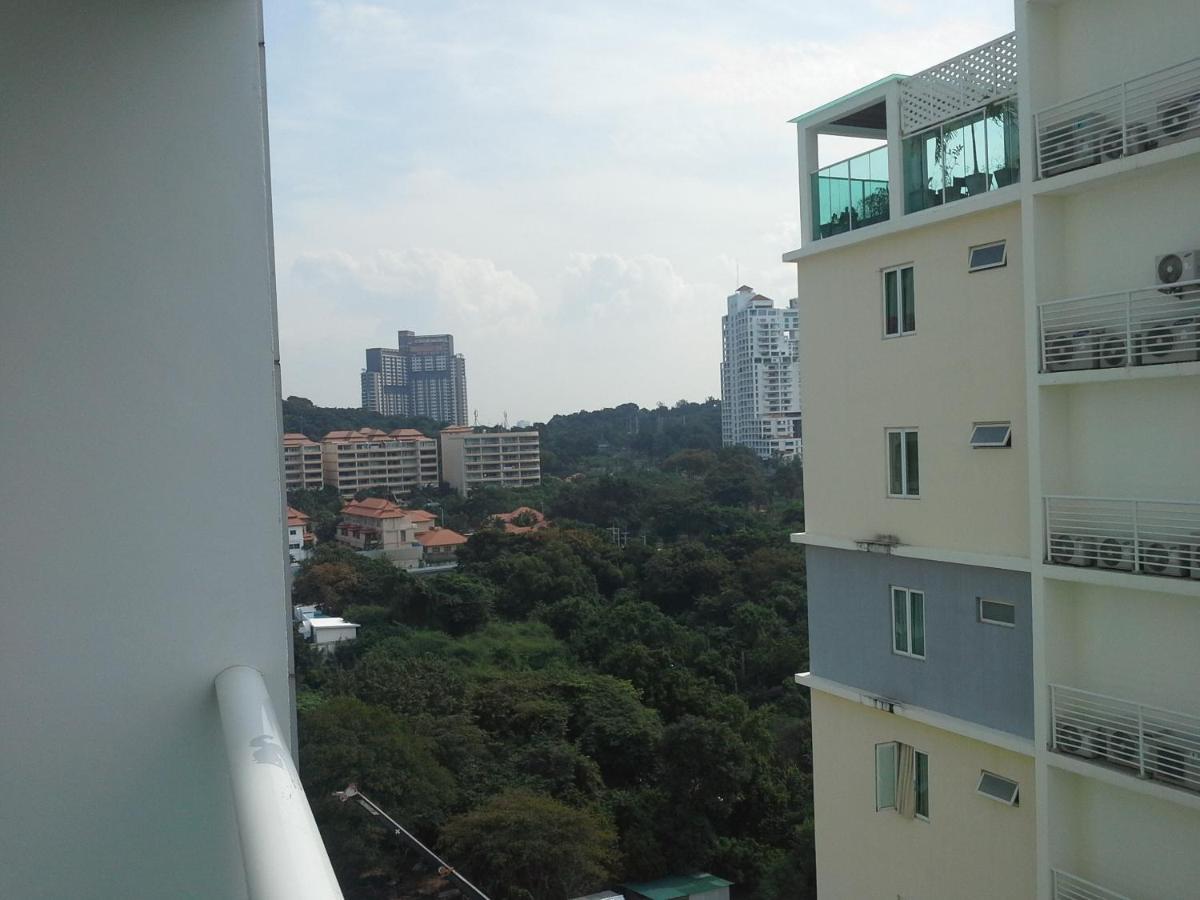 Cosy Beach View Apartments Pattaya Esterno foto