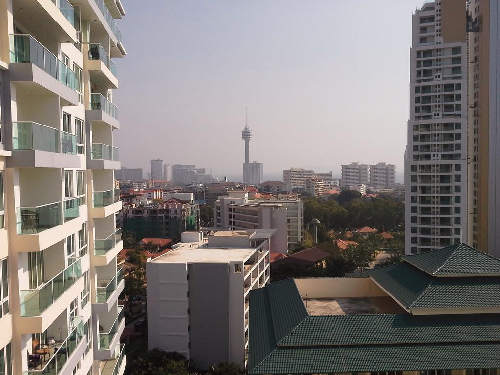 Cosy Beach View Apartments Pattaya Esterno foto