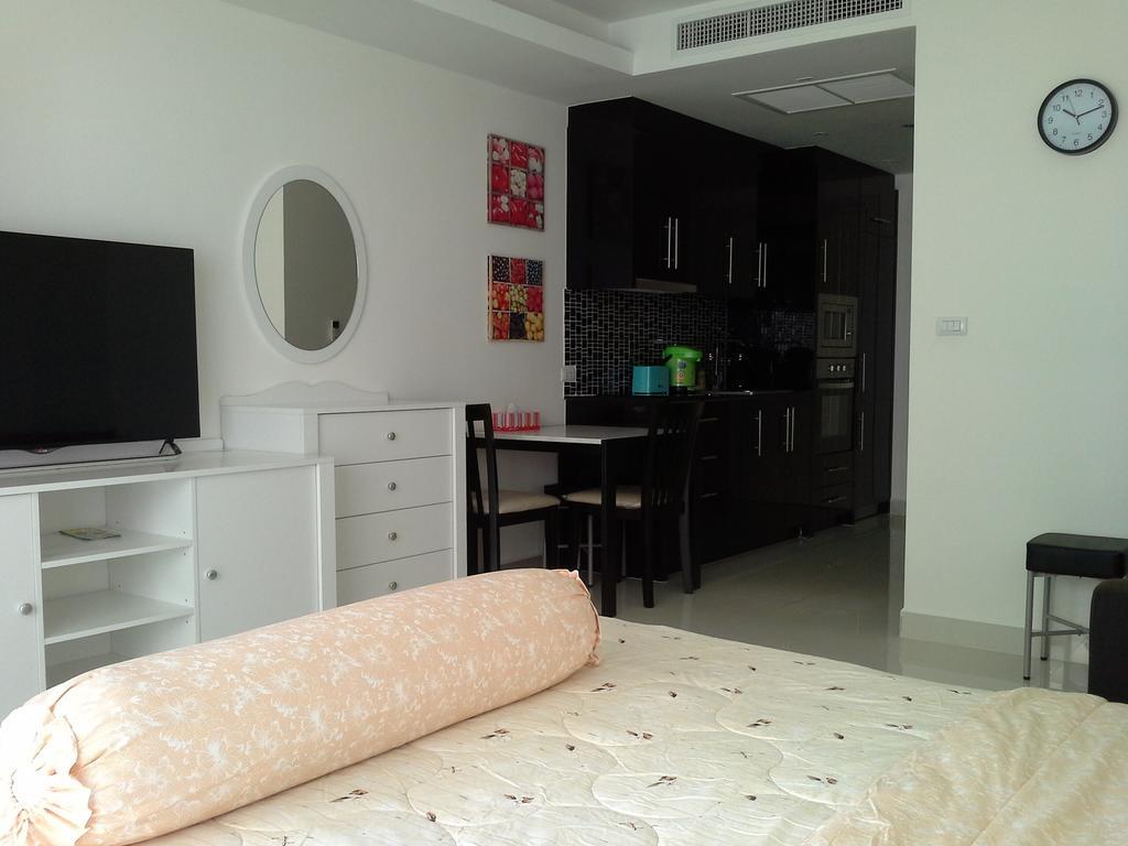 Cosy Beach View Apartments Pattaya Esterno foto