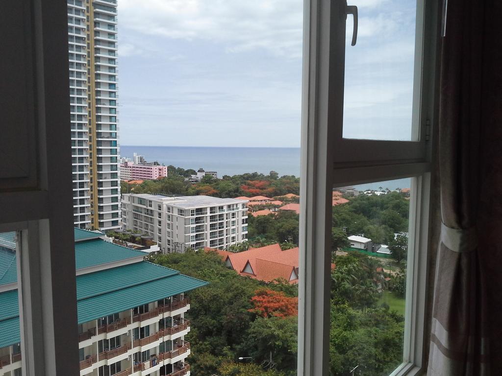 Cosy Beach View Apartments Pattaya Esterno foto