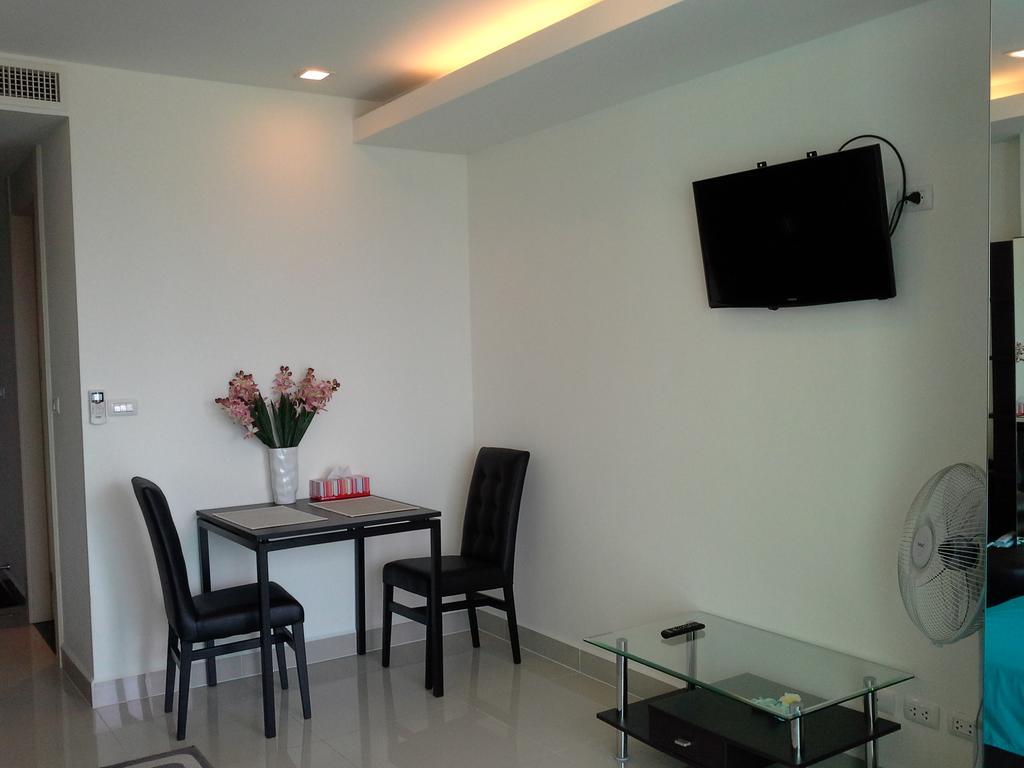 Cosy Beach View Apartments Pattaya Esterno foto