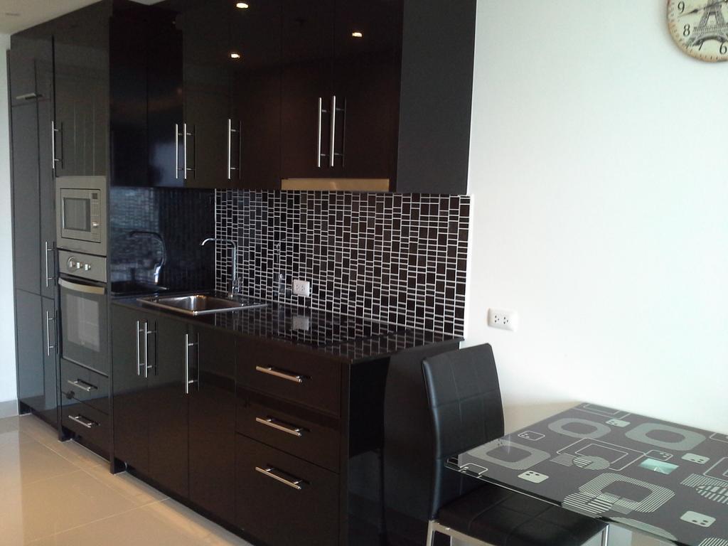 Cosy Beach View Apartments Pattaya Esterno foto