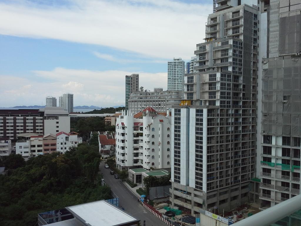 Cosy Beach View Apartments Pattaya Esterno foto