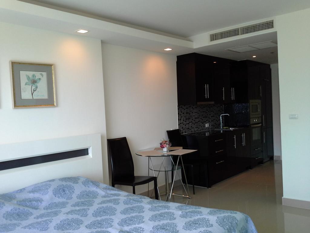 Cosy Beach View Apartments Pattaya Esterno foto