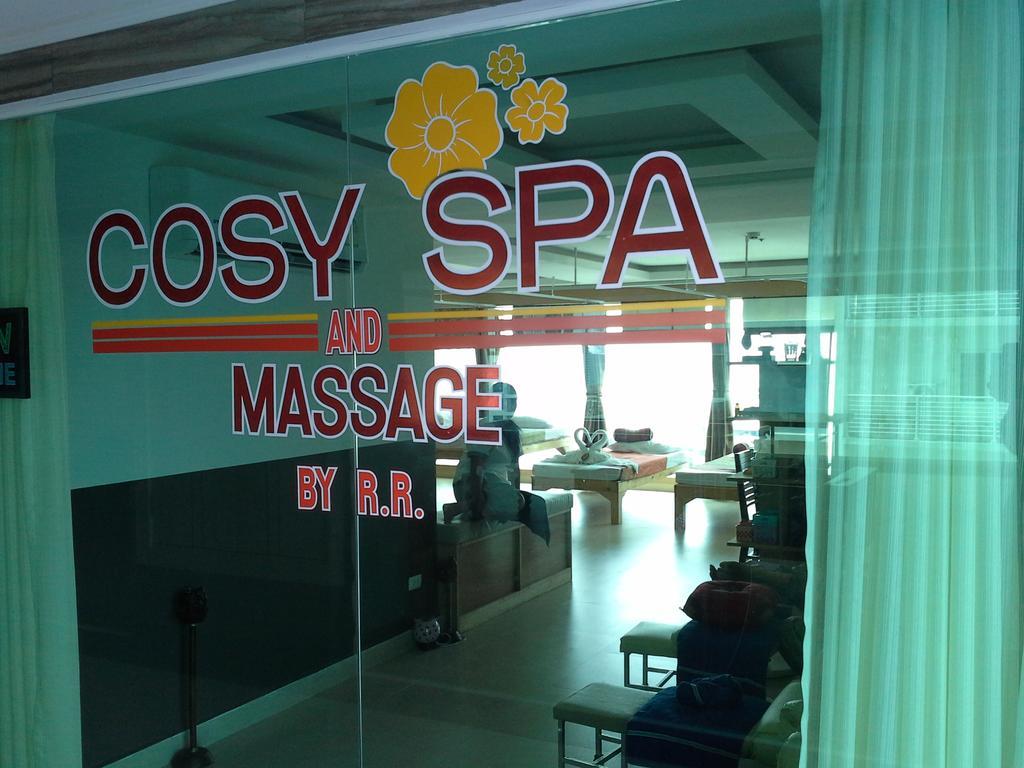 Cosy Beach View Apartments Pattaya Esterno foto