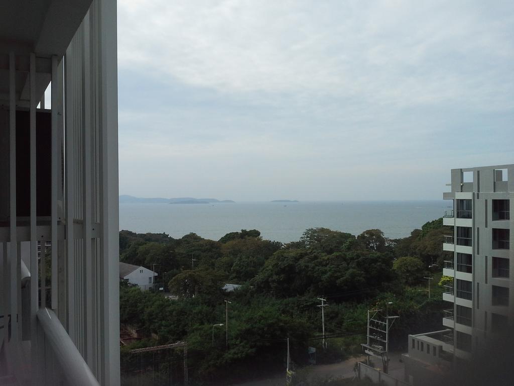 Cosy Beach View Apartments Pattaya Esterno foto