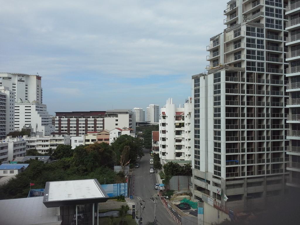 Cosy Beach View Apartments Pattaya Esterno foto