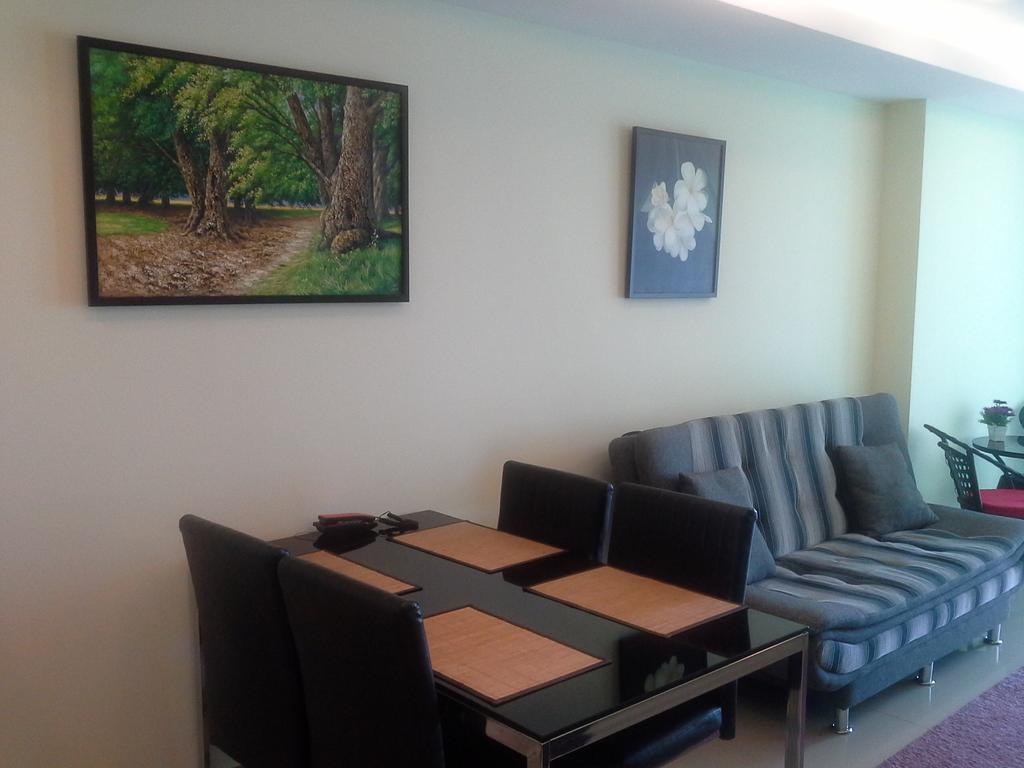 Cosy Beach View Apartments Pattaya Esterno foto