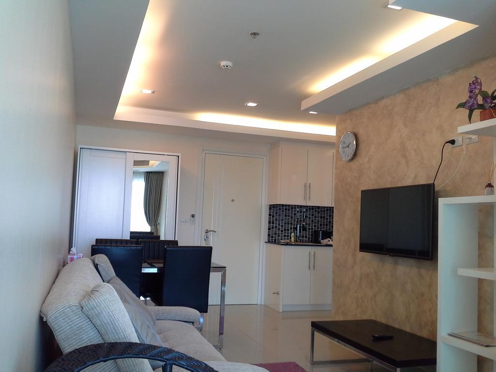 Cosy Beach View Apartments Pattaya Esterno foto